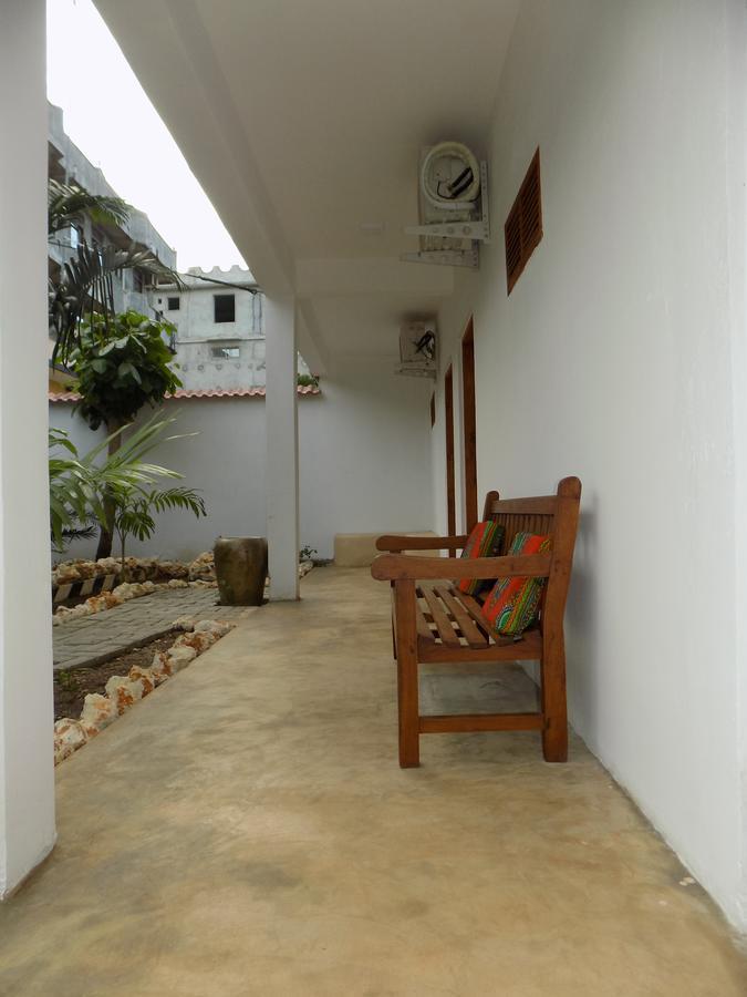 27 Cafe Zanzibar Airport Hotel Exterior photo
